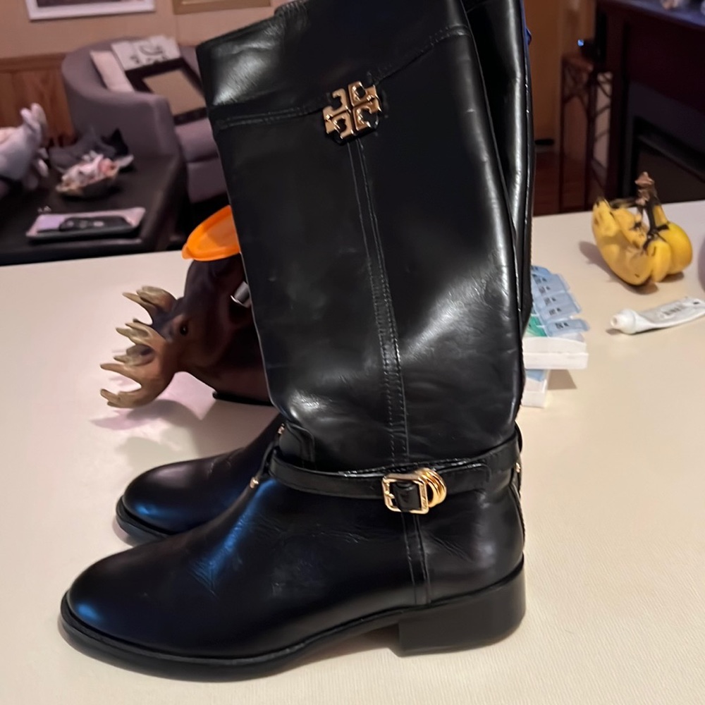 Brand new never worn Tory Burch boots